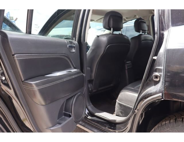 Used 2016 Jeep Compass Latitude FWD image 23