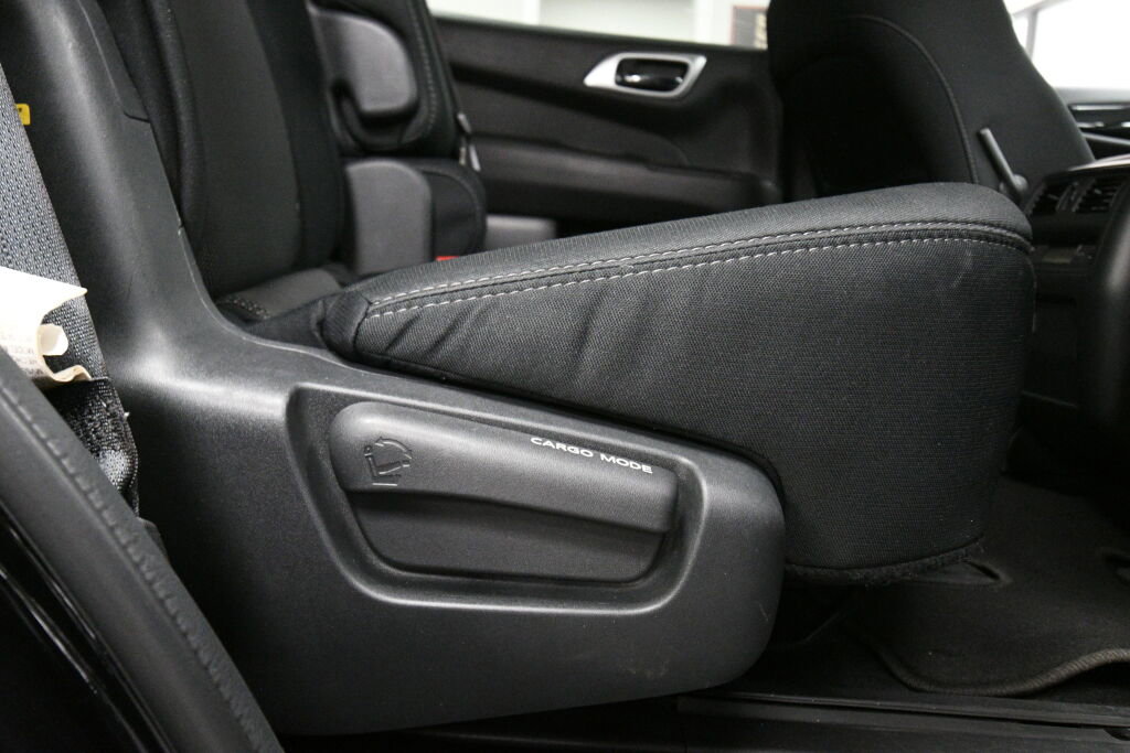 Used 2019 Nissan Pathfinder S image 26