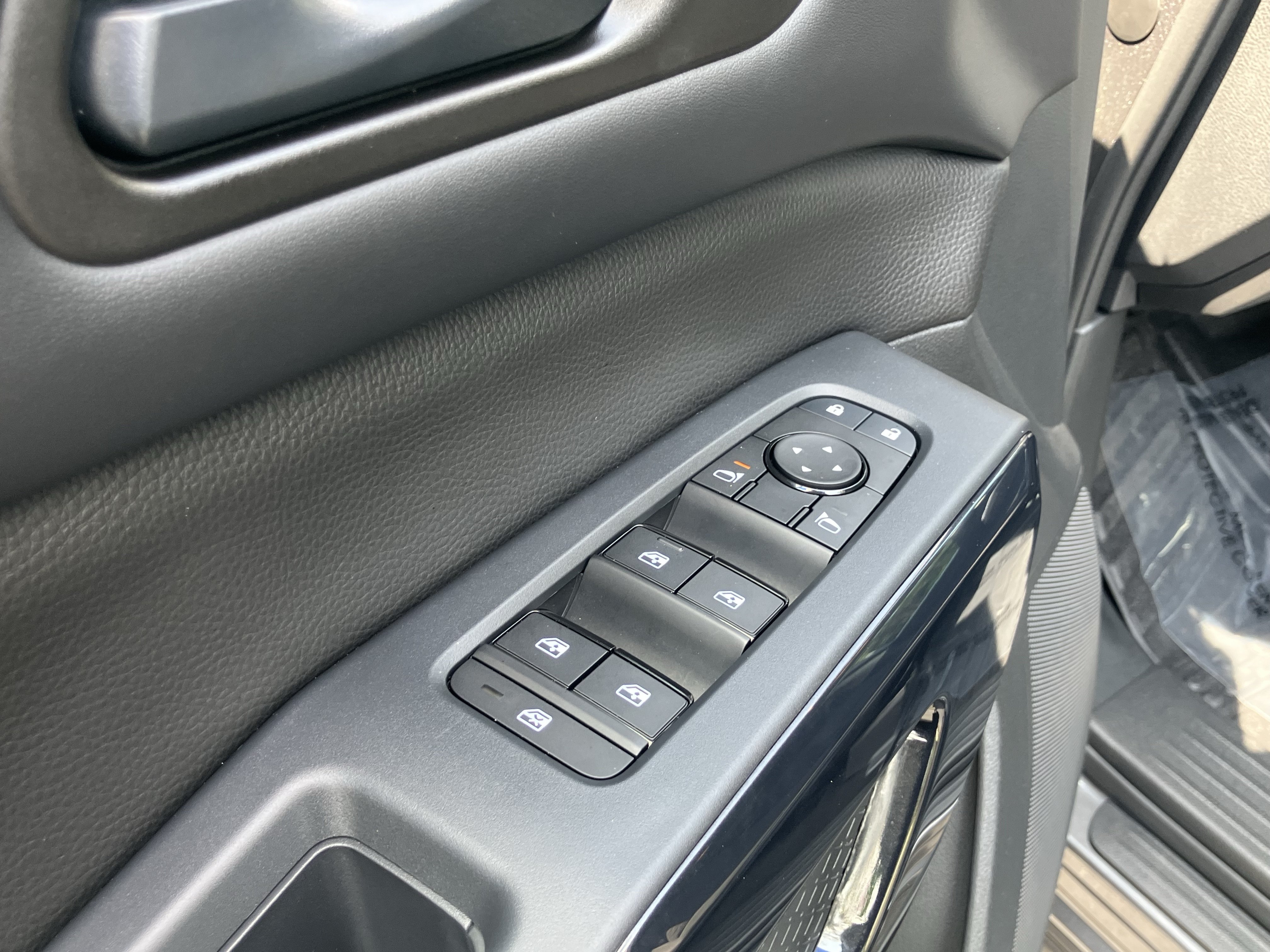Used 2025 Nissan Pathfinder S FWD image 15
