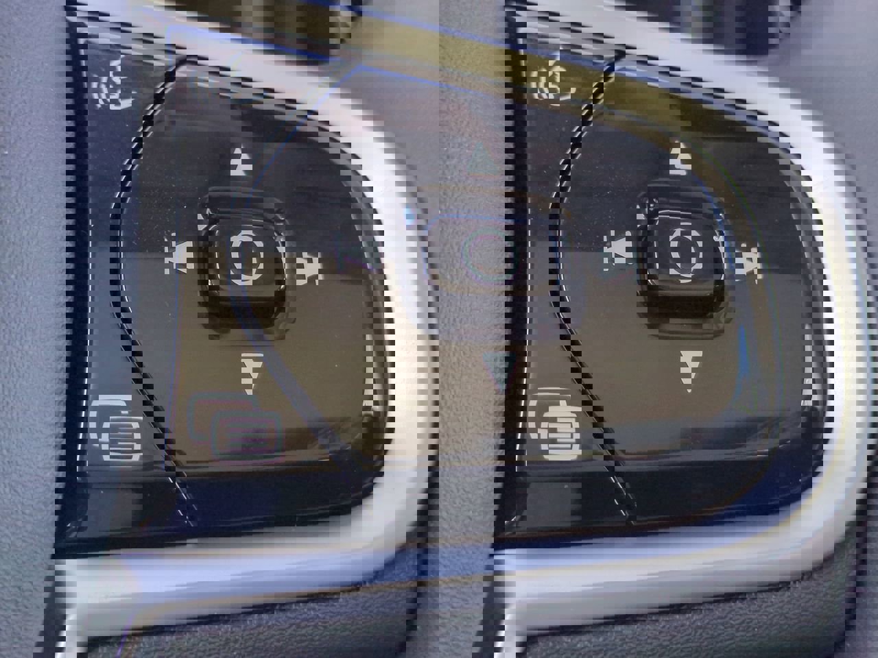 New 2026 Volvo V60 B5 Cross Country Plus w/ Protection Package Premier image 26