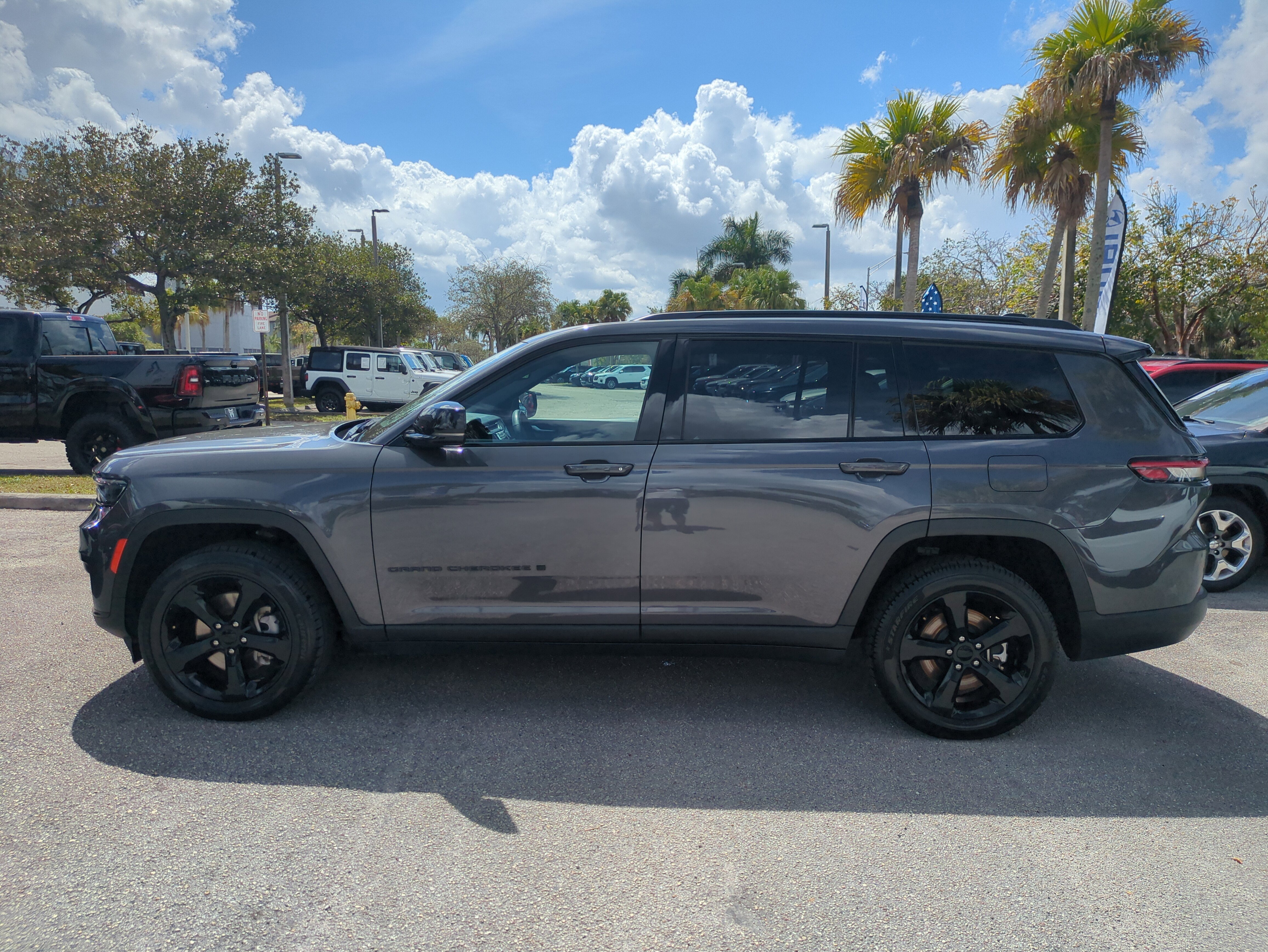 Certified 2023 Jeep Grand Cherokee L Altitude image 8
