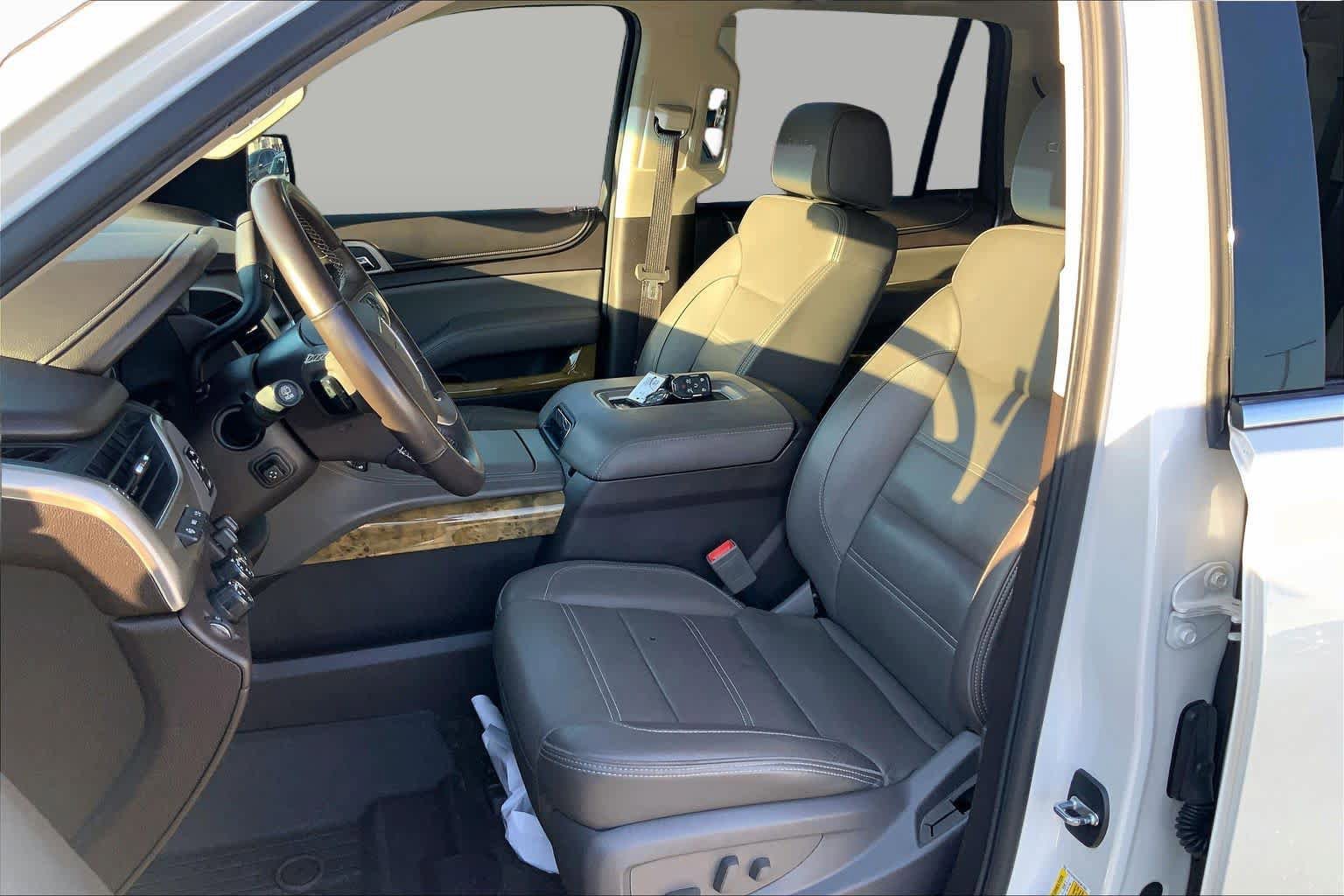 Used 2017 GMC Yukon Denali w/ Open Road Package AWD/4WD image 8