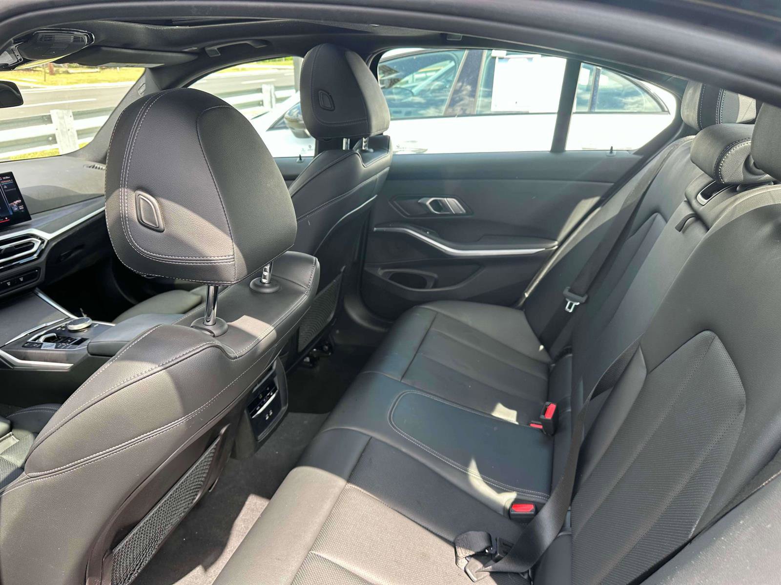 Used 2023 BMW 330i xDrive Sedan w/ Premium Package image 9