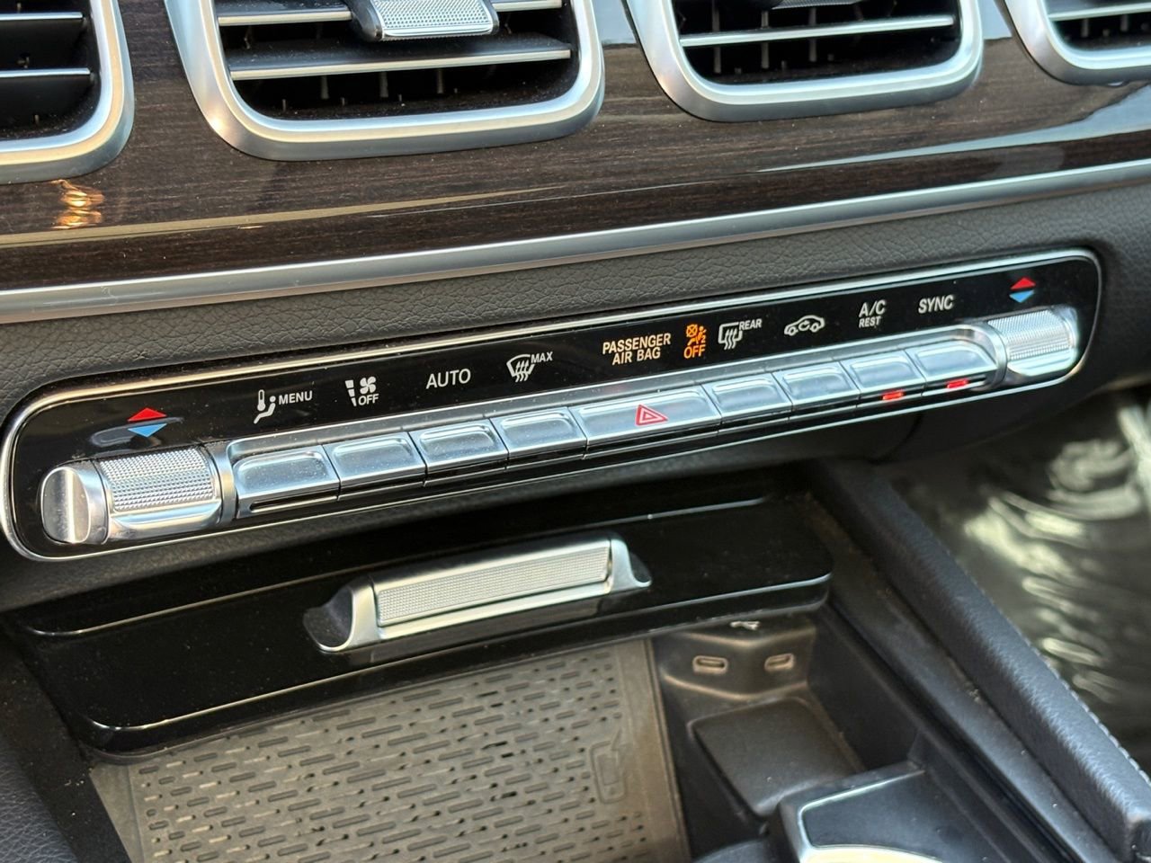 Used 2024 Mercedes-Benz GLS 450 4MATIC image 25