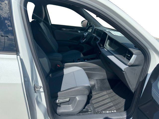 New 2026 Volkswagen Tiguan SE R-Line FWD image 14