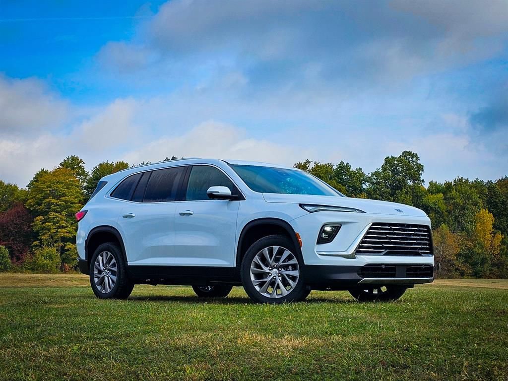 New 2026 Buick Enclave Preferred w/ Power Package image 2