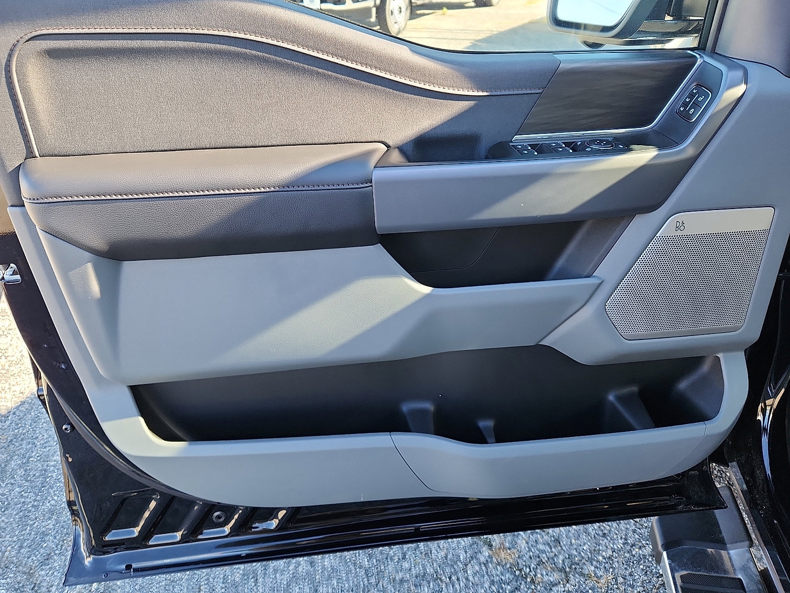 New 2025 Ford F150 Lariat w/ Equipment Group 502A High image 8