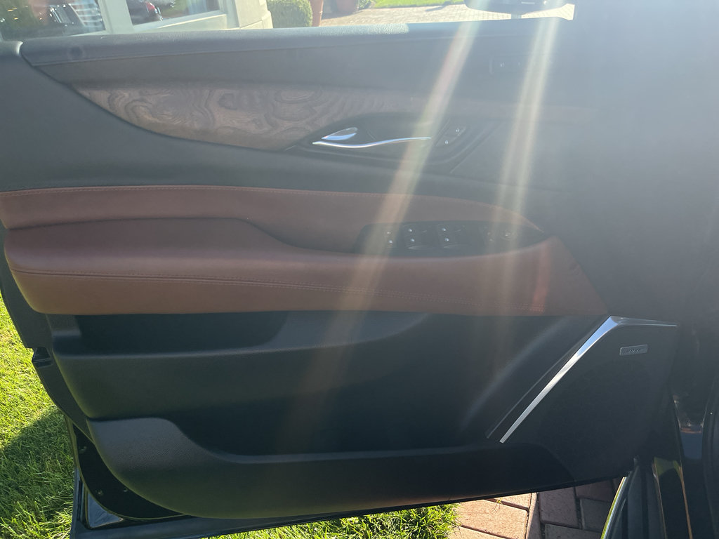 Used 2019 Cadillac Escalade Premium Luxury AWD/4WD image 21