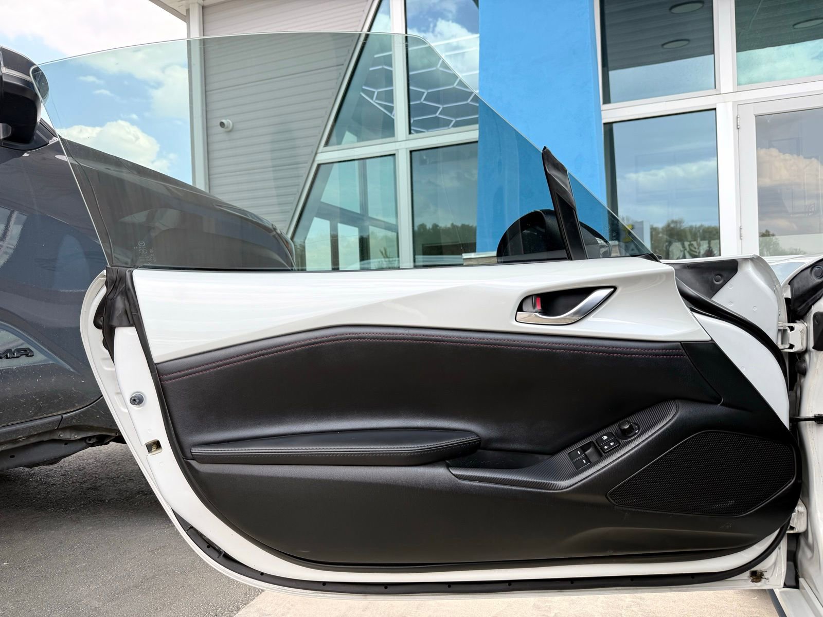 Used 2017 MAZDA MX-5 Miata RF Club image 25