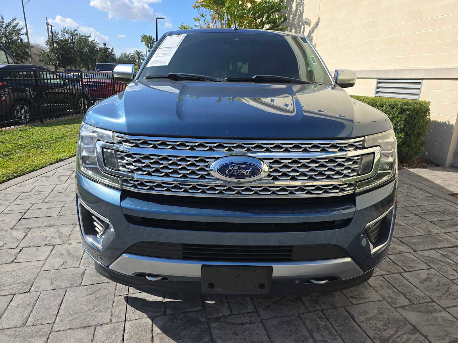 Used 2019 Ford Expedition Platinum image 2