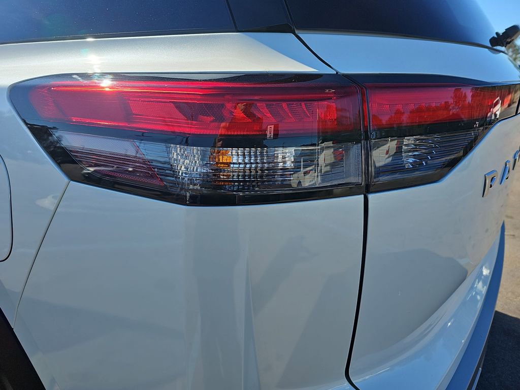 Used 2024 Nissan Pathfinder Platinum w/ Cargo Package image 39