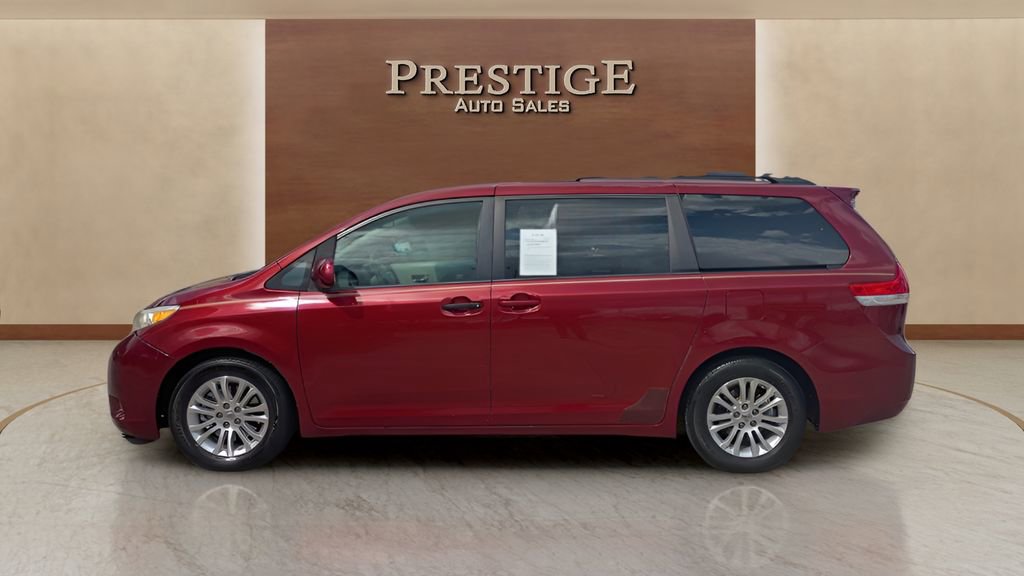 Used 2012 Toyota Sienna XLE FWD image 3