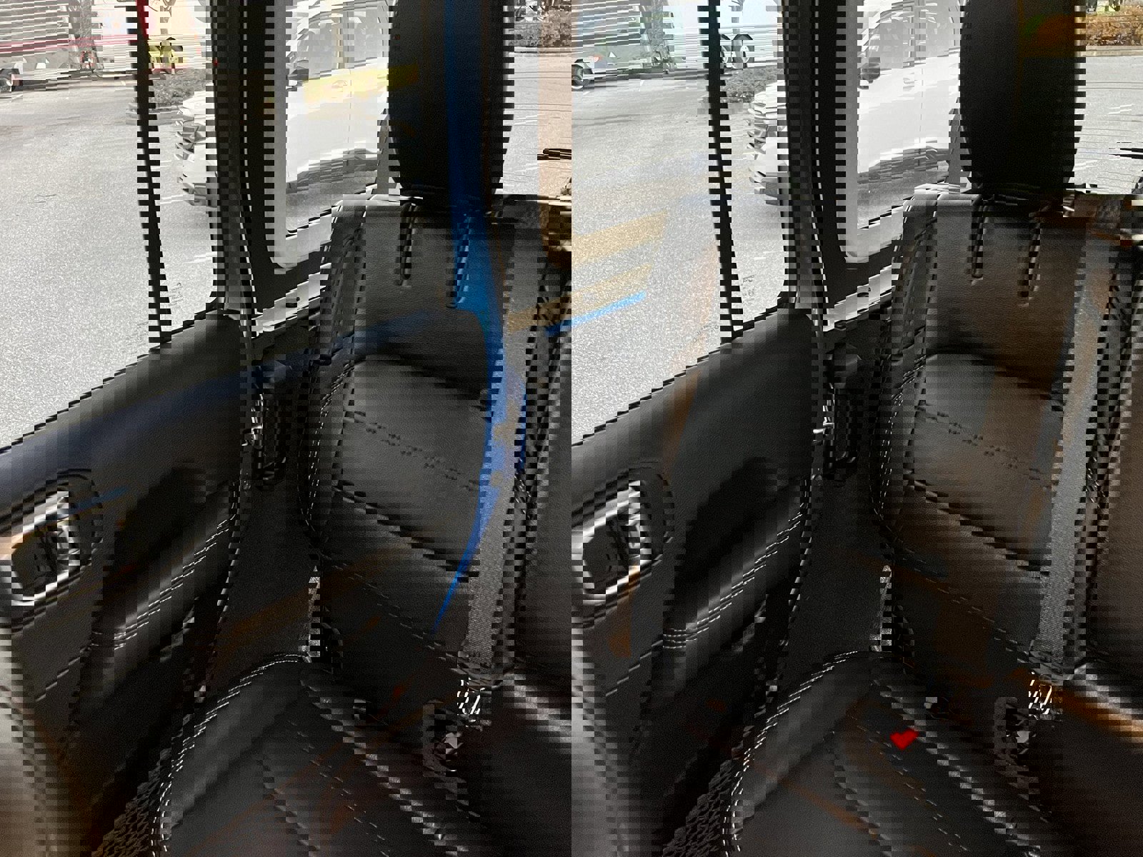 Used 2022 Jeep Wrangler Unlimited Sahara w/ Cold Weather Group image 17