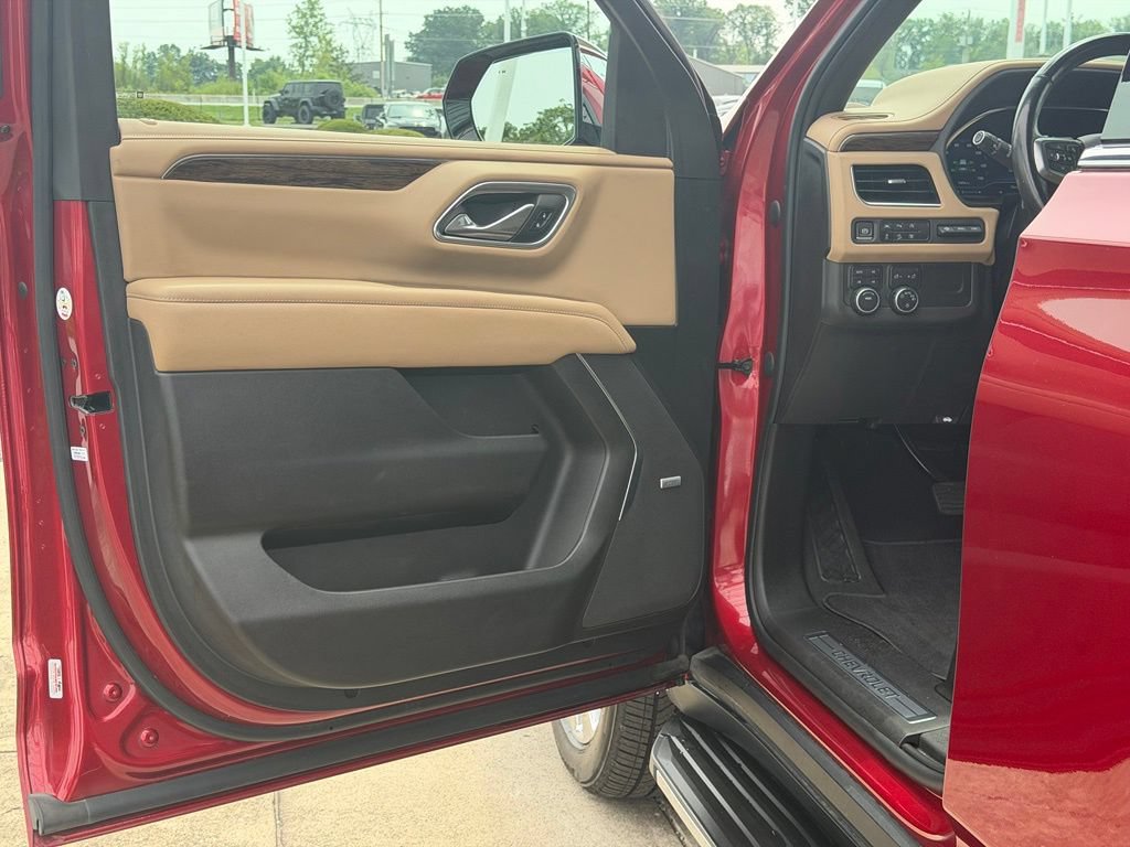 Used 2023 Chevrolet Tahoe Premier AWD/4WD image 14