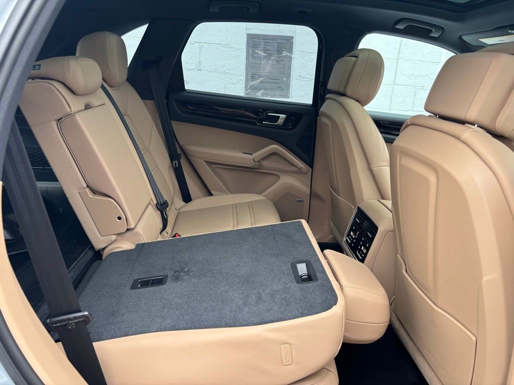Used 2019 Porsche Cayenne S image 34