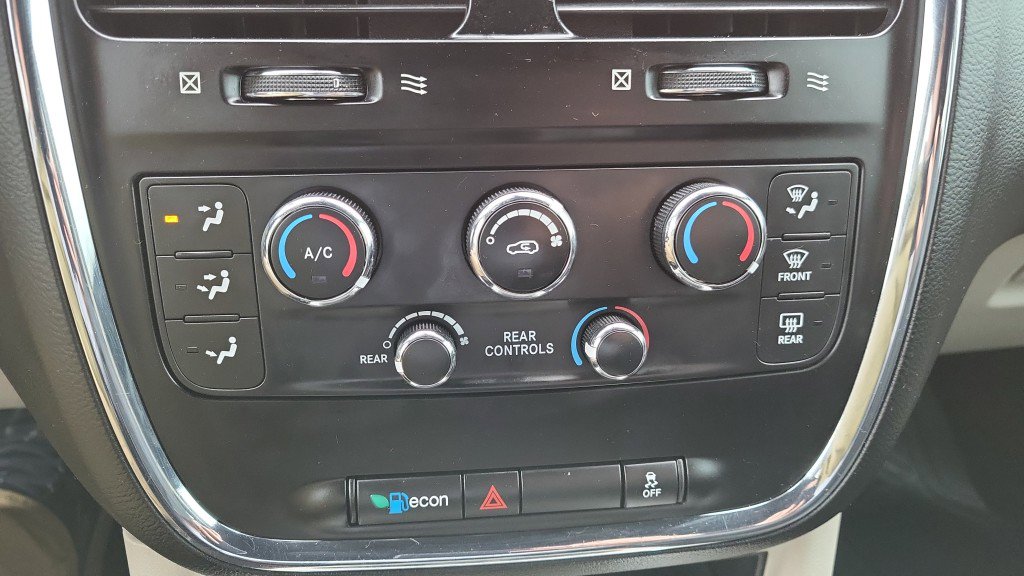 Used 2019 Dodge Grand Caravan SXT w/ Rear Park Assist Package image 35