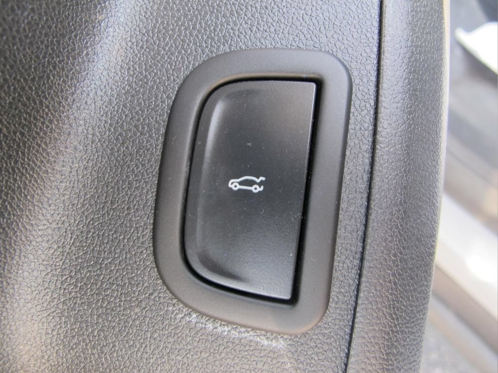 Used 2025 Chevrolet Traverse LT w/ Driver Confidence Package FWD image 11