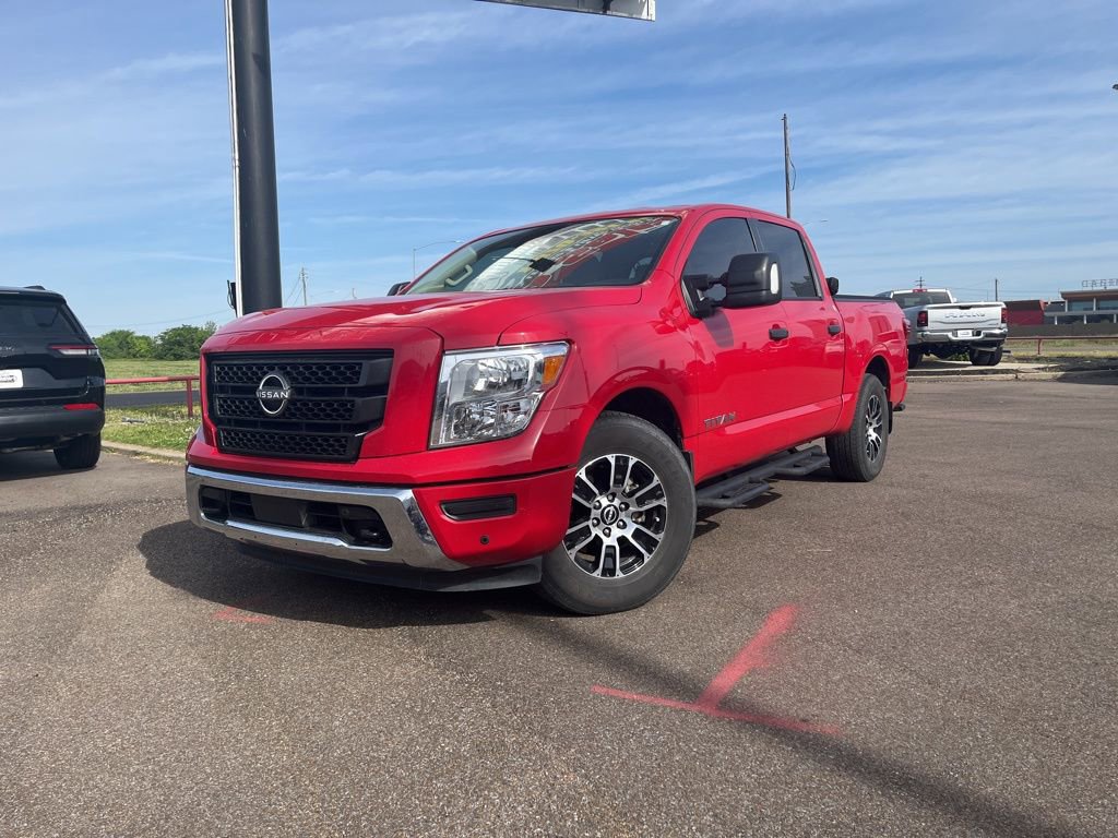 Used 2023 Nissan Titan SV w/ SV Convenience Package RWD image 2