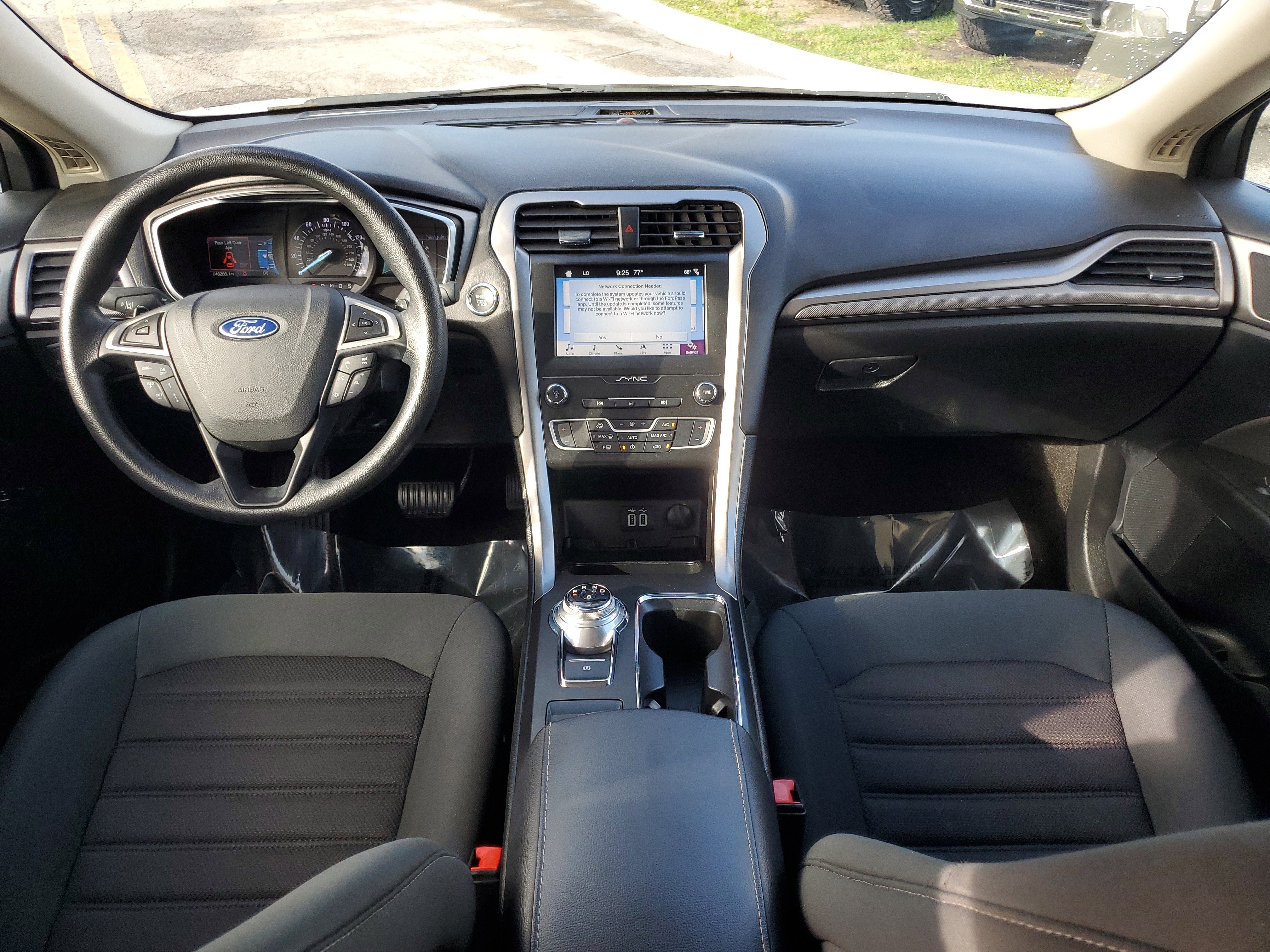 Used 2019 Ford Fusion SE image 16