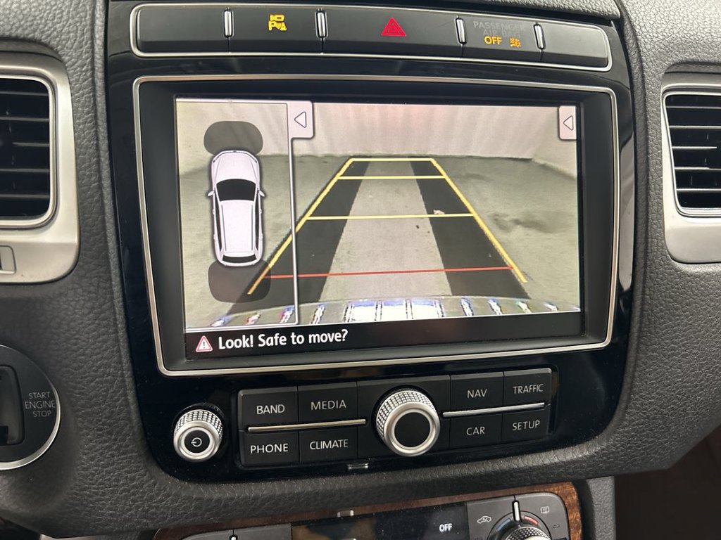 Used 2015 Volkswagen Touareg VR6 AWD/4WD image 15