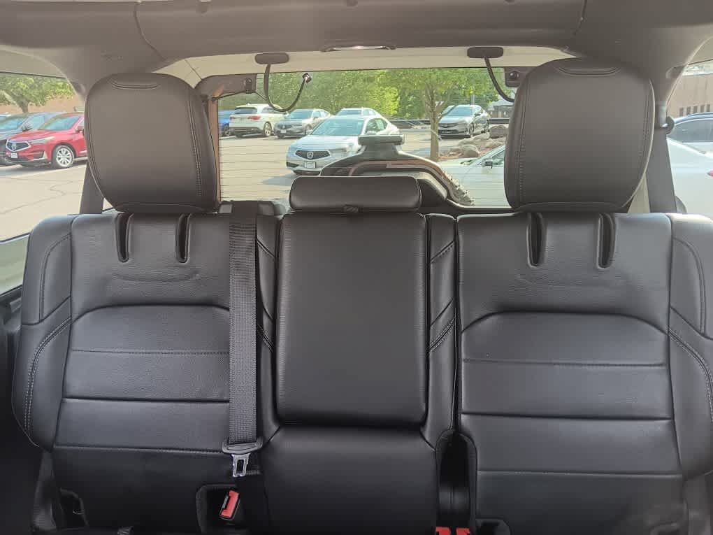 Used 2023 Jeep Wrangler Unlimited Sahara w/ Cold Weather Group AWD/4WD image 16