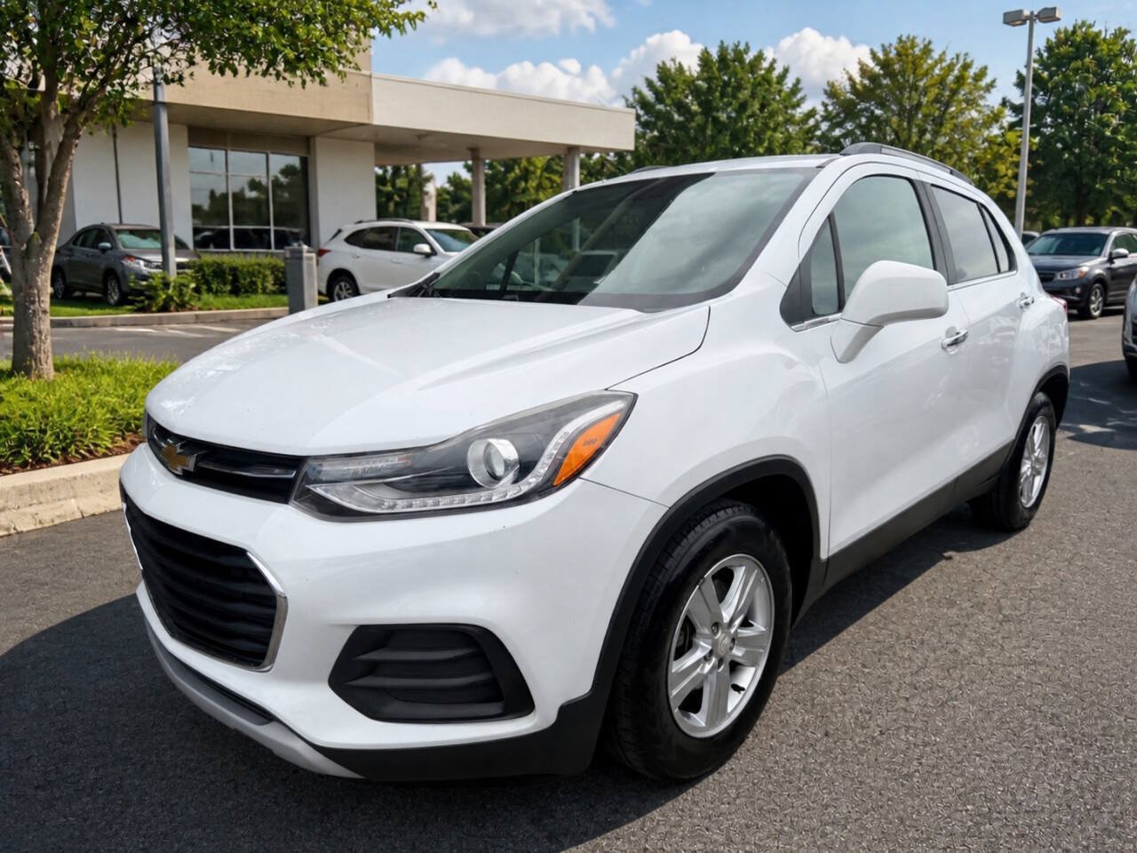 Used 2017 Chevrolet Trax LT w/ LT Convenience Package FWD image 1
