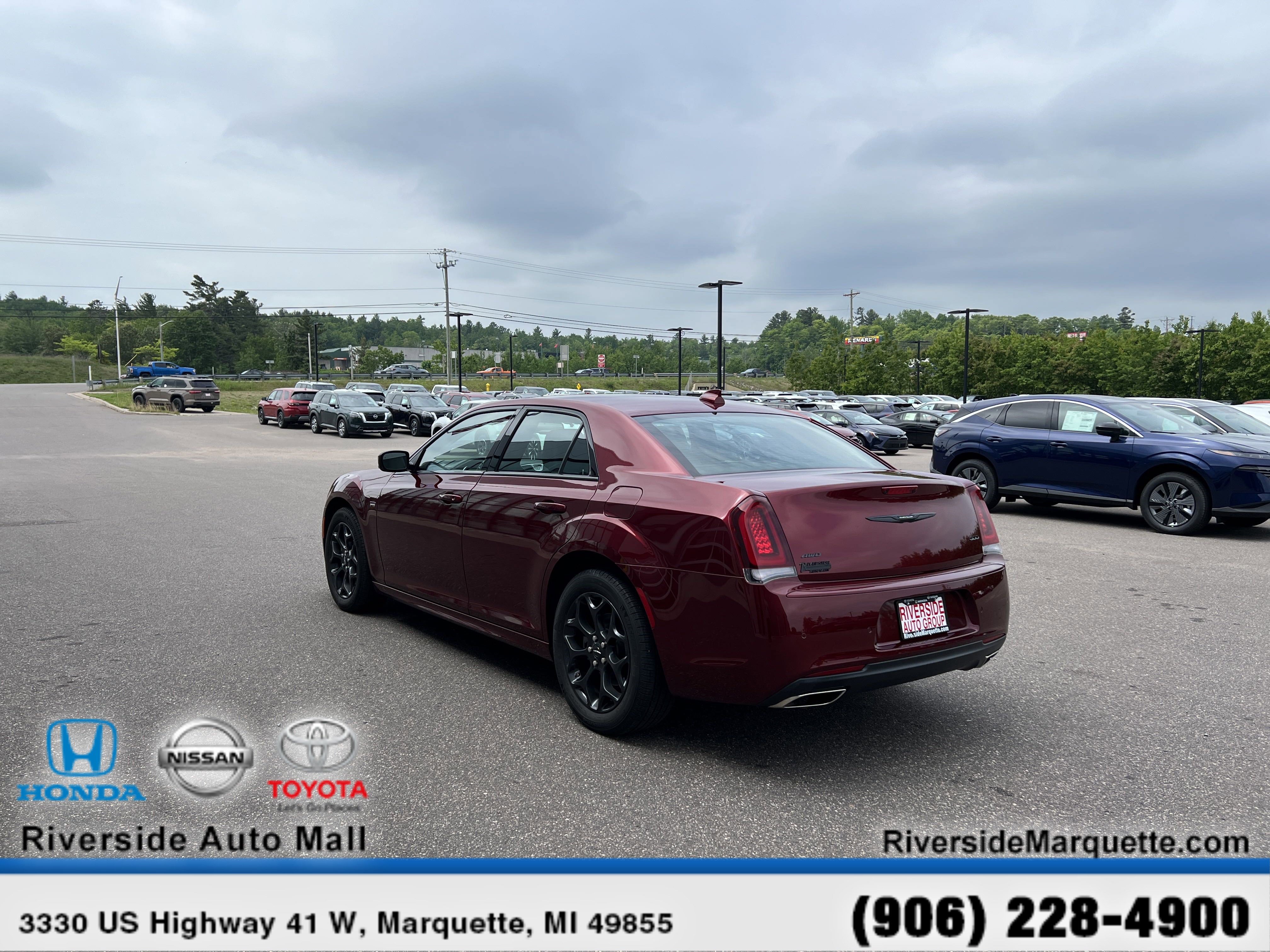Used 2023 Chrysler 300 Touring L w/ Comfort Group image 6