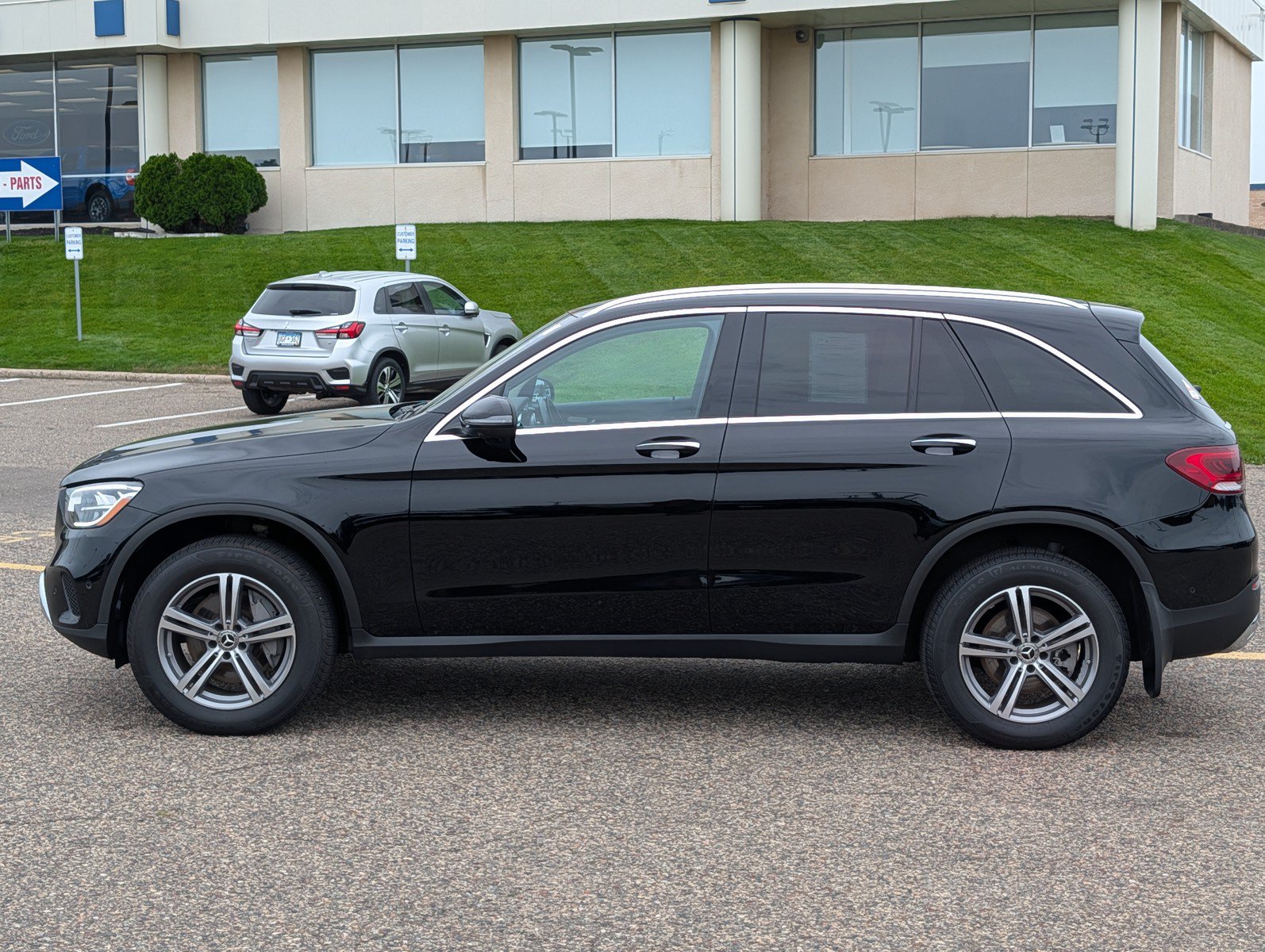 Used 2022 Mercedes-Benz GLC 300 4MATIC image 2