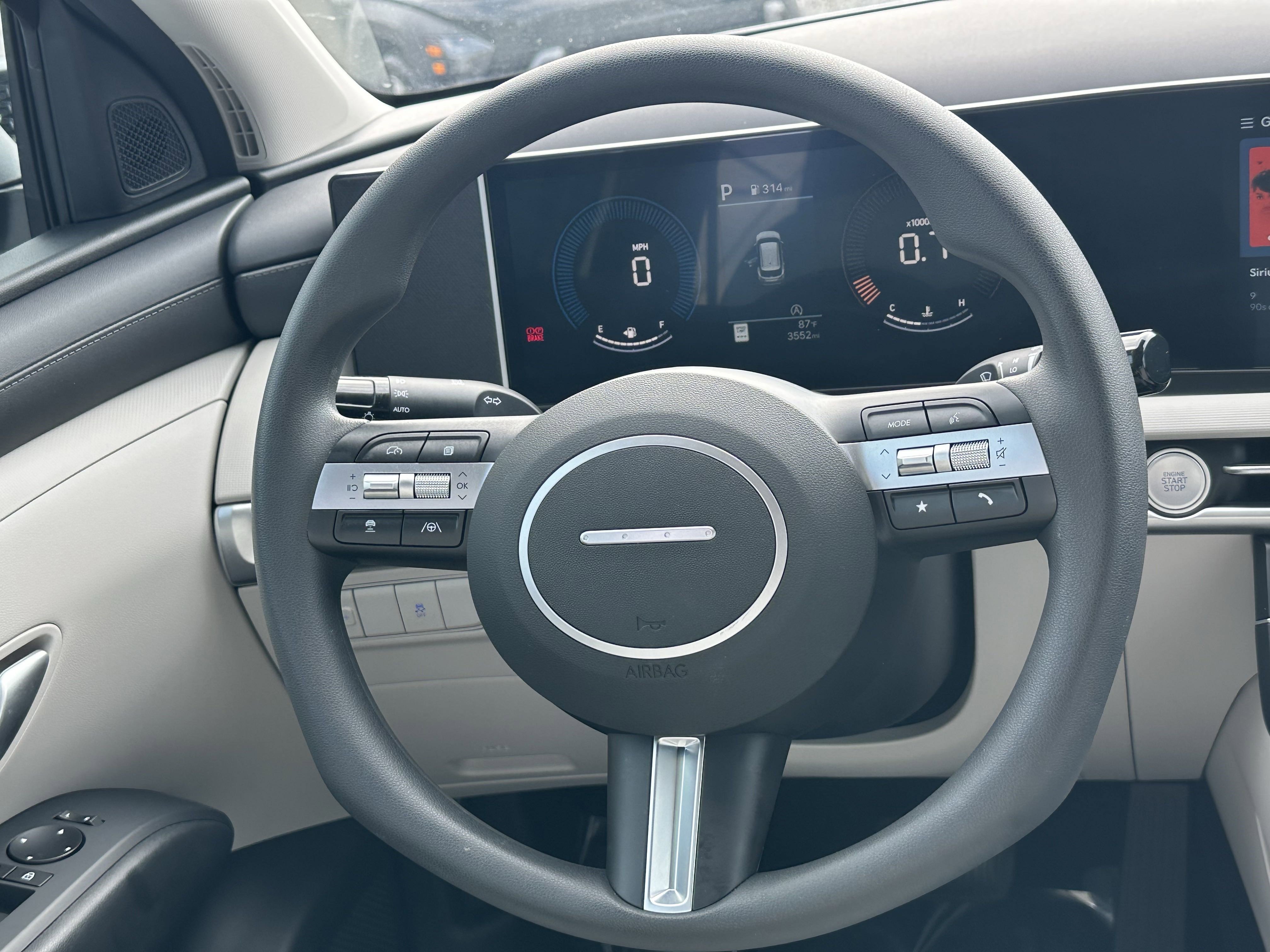 Used 2025 Hyundai Tucson SE image 24