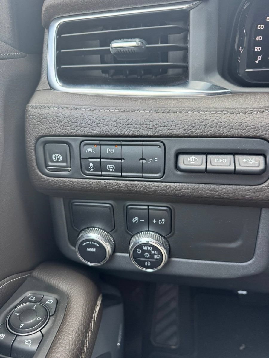Used 2022 GMC Yukon Denali RWD image 13