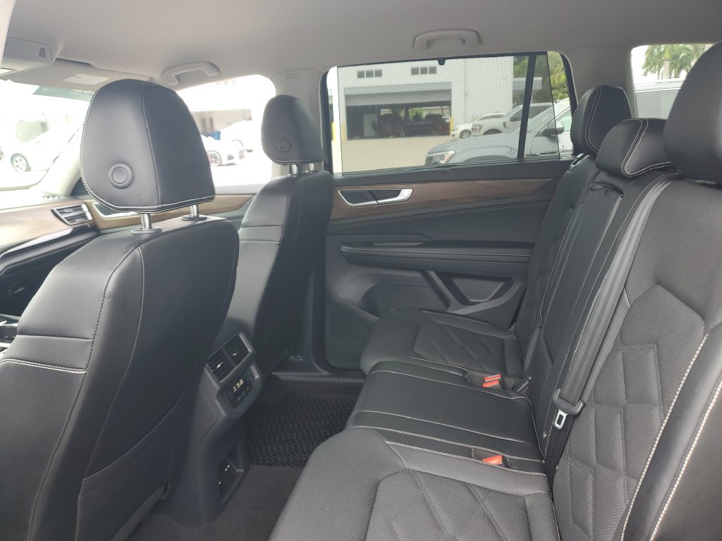 Certified 2024 Volkswagen Atlas SE FWD image 17