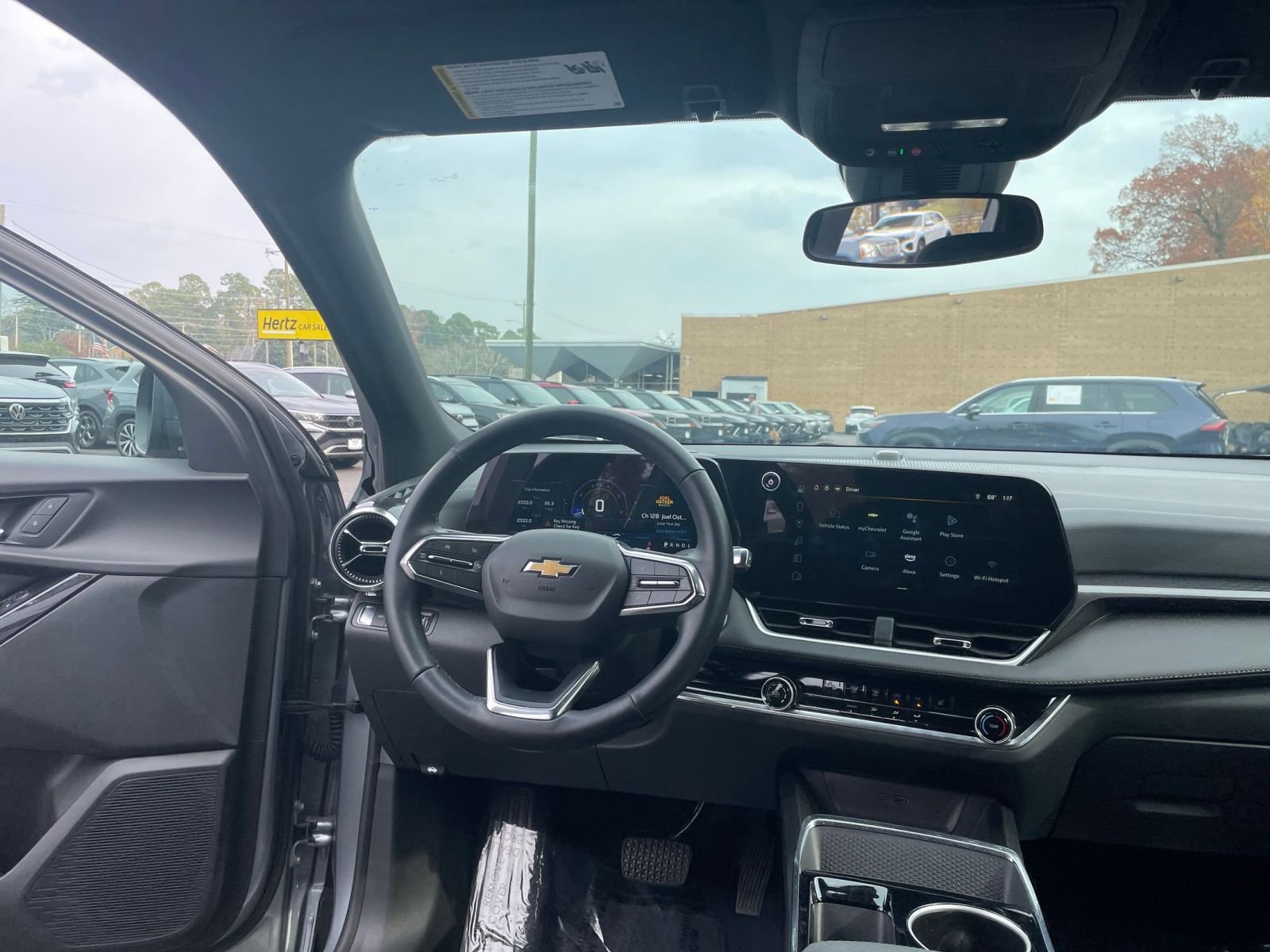 Used 2025 Chevrolet Equinox LT image 30