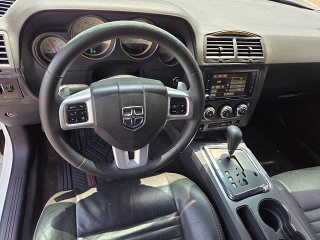 Used 2014 Dodge Challenger SXT RWD image 9