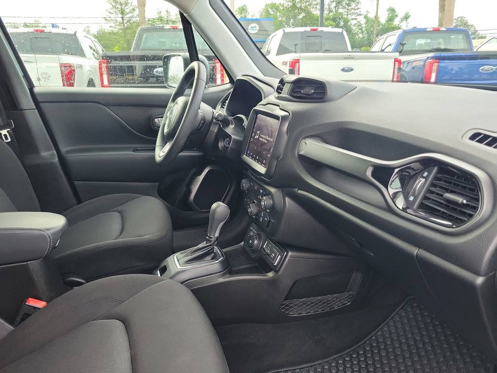 Used 2023 Jeep Renegade Latitude AWD/4WD image 35