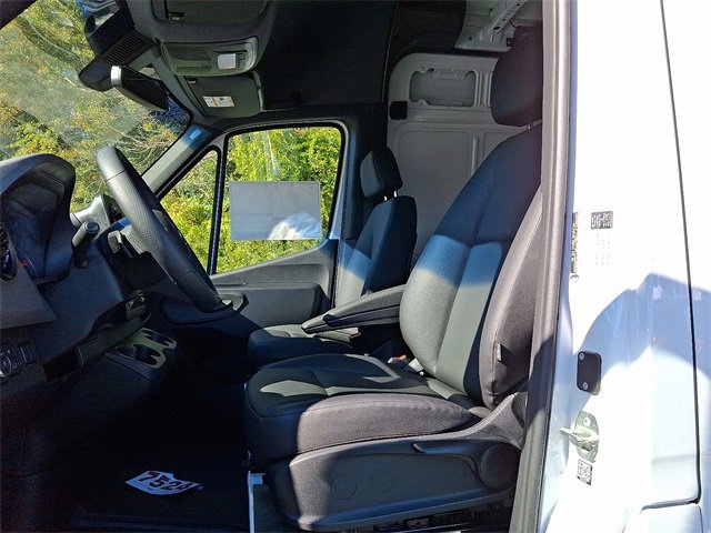 Used 2025 Mercedes-Benz Sprinter 2500 image 12