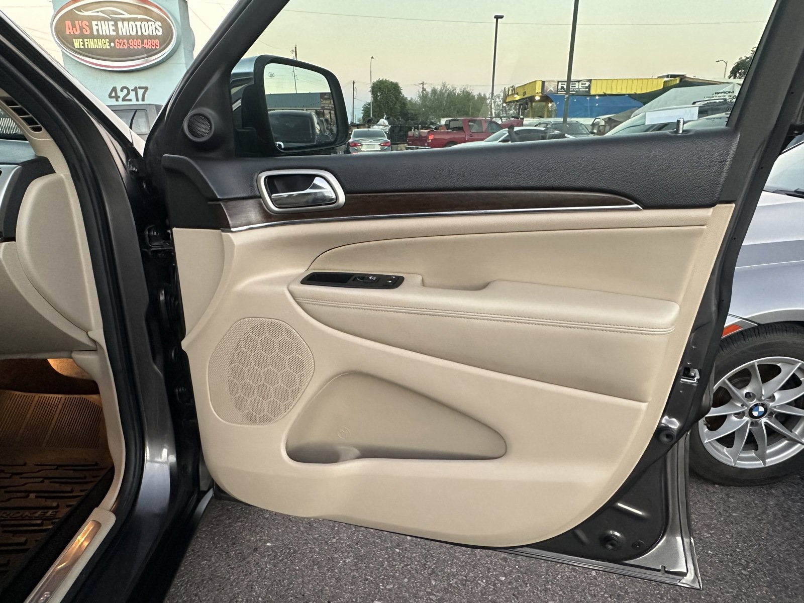 Used 2015 Jeep Grand Cherokee Limited AWD/4WD image 14