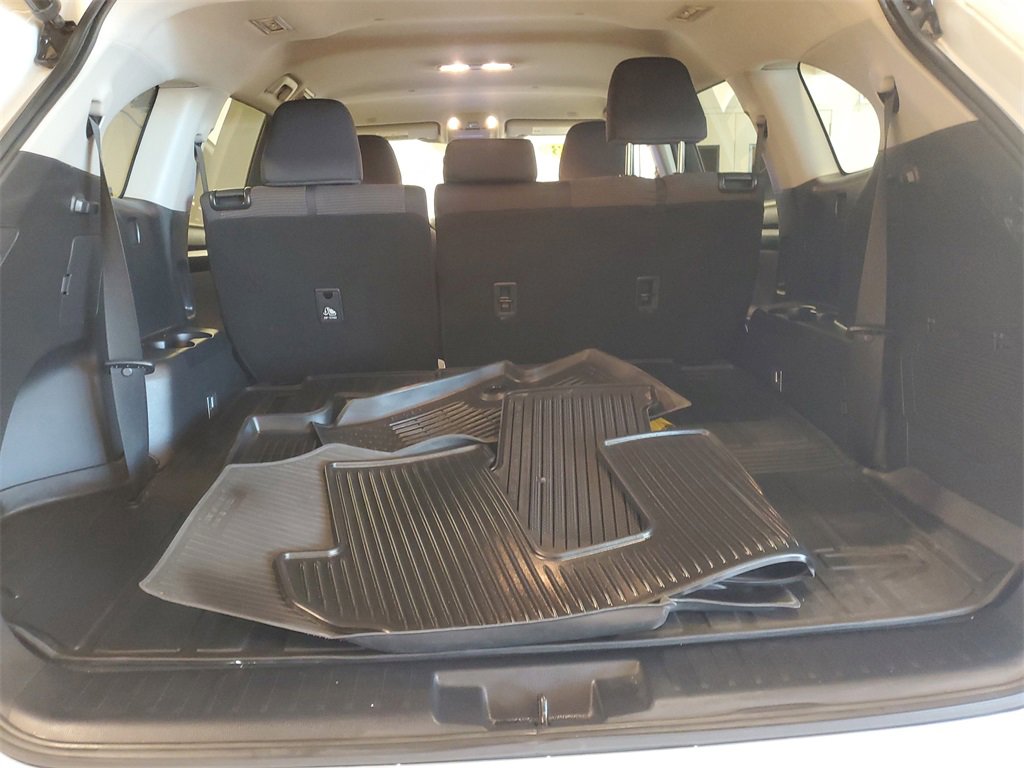 Used 2023 Toyota Highlander LE image 8