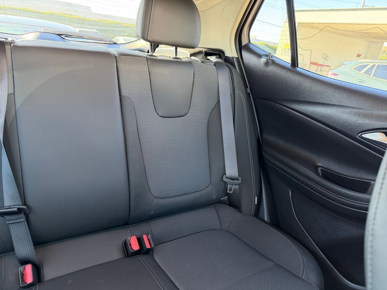 Used 2025 Buick Encore GX Preferred image 35