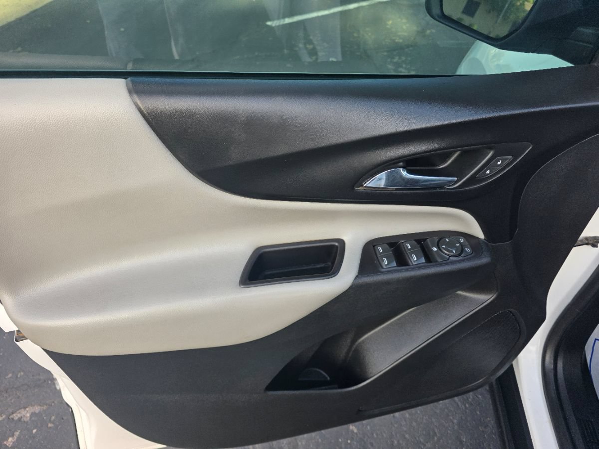 Used 2019 Chevrolet Equinox LS AWD/4WD image 18
