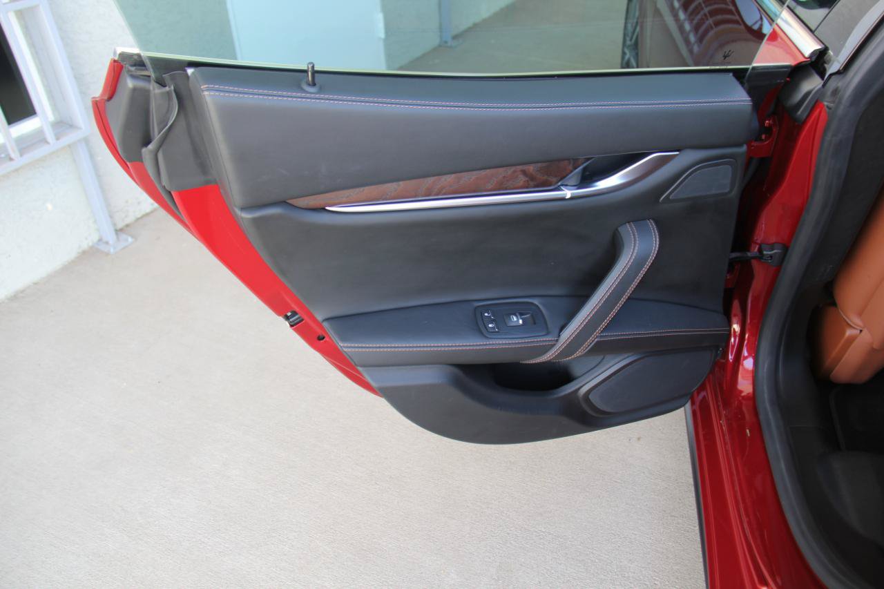 Used 2018 Maserati Ghibli RWD image 23