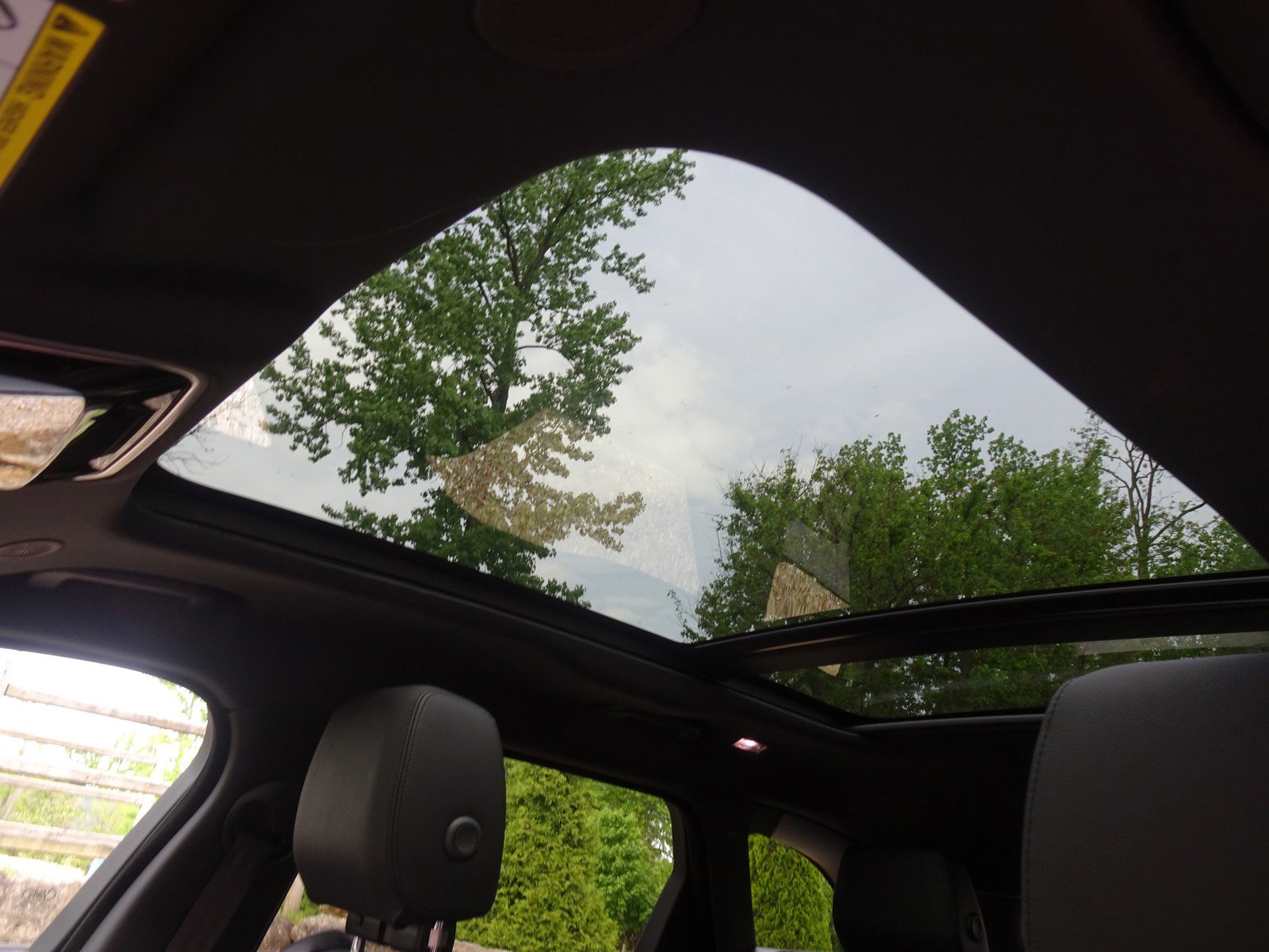 New 2025 Land Rover Range Rover Velar Dynamic SE image 6