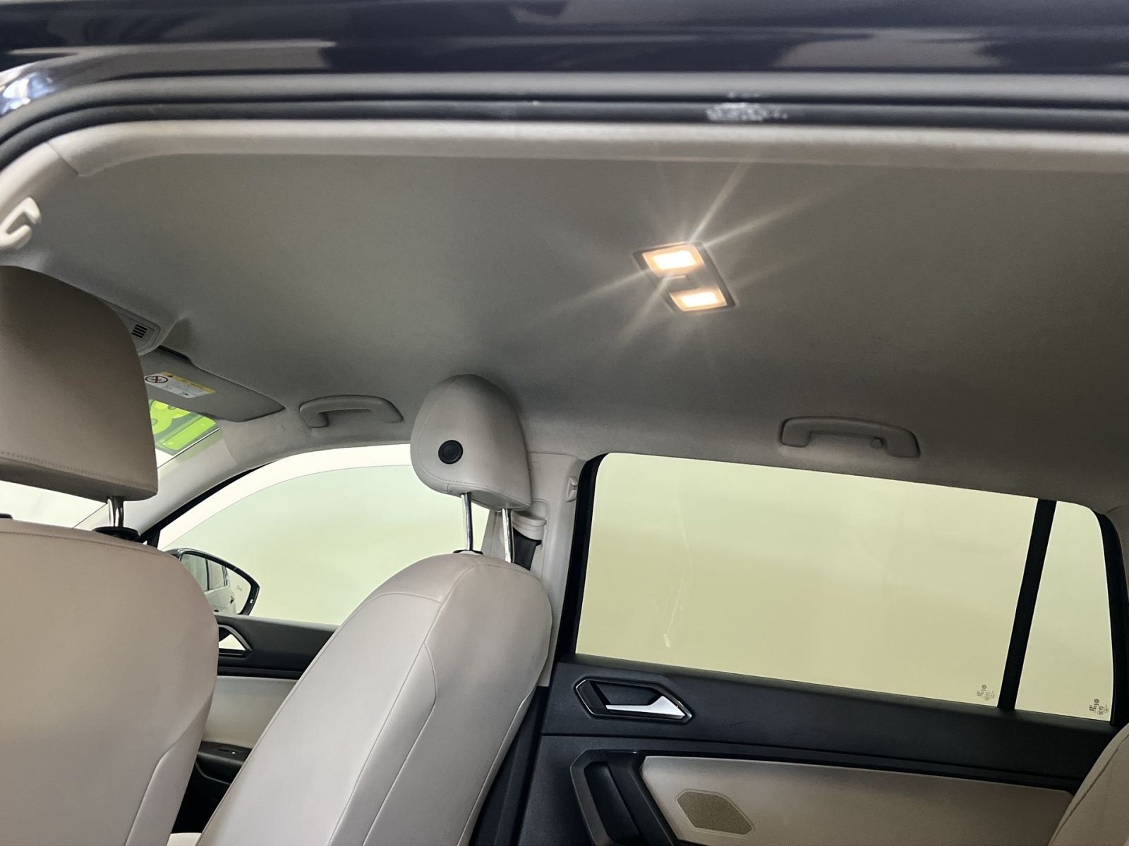 Used 2018 Volkswagen Tiguan SE AWD/4WD image 22