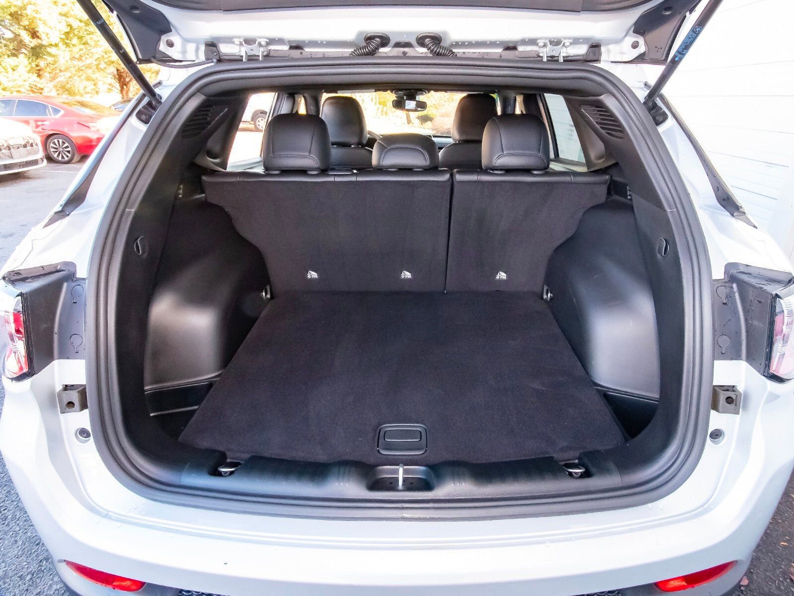 Used 2025 Jeep Compass Latitude image 48