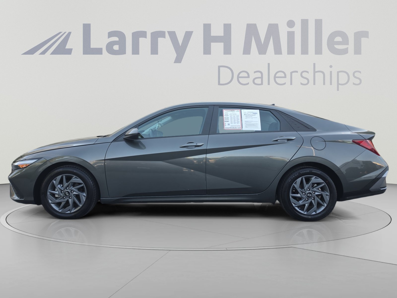 Used 2024 Hyundai Elantra SEL FWD image 2