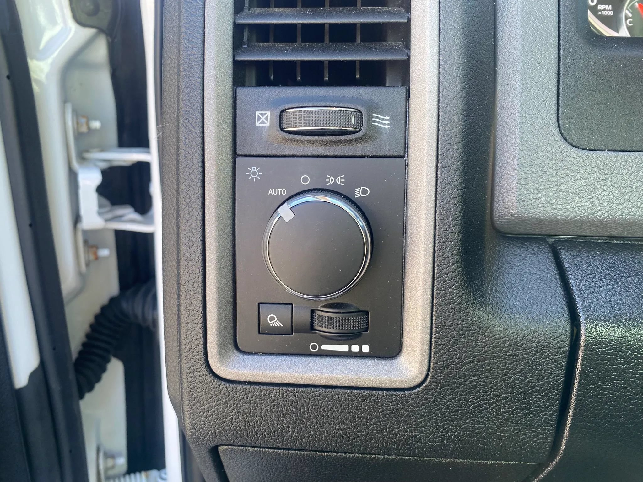 Used 2016 RAM 1500 ST AWD/4WD image 19