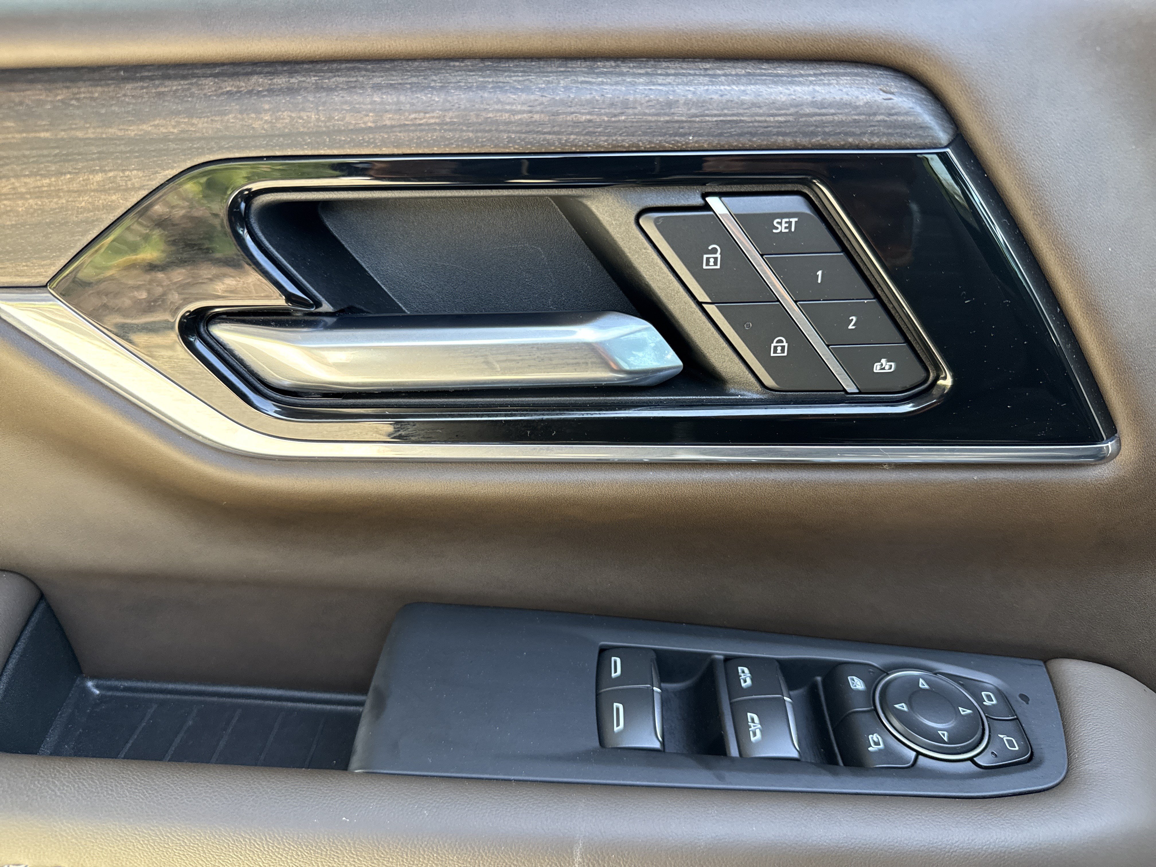 Used 2025 GMC Yukon Denali Ultimate w/ LPO, Floor Liner Package AWD/4WD image 15