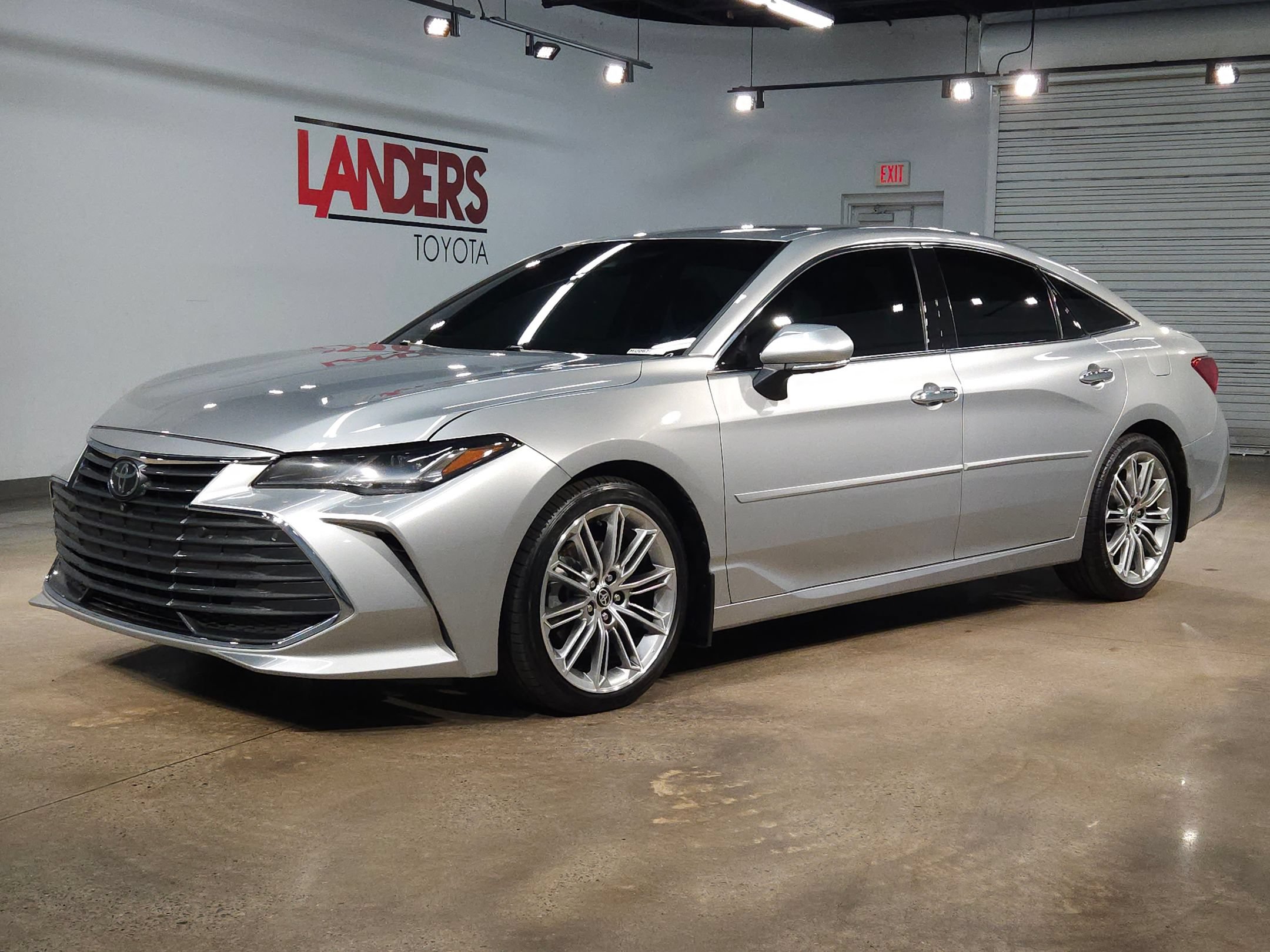 Used 2021 Toyota Avalon Limited w/ Advanced Safety Package FWD image 3
