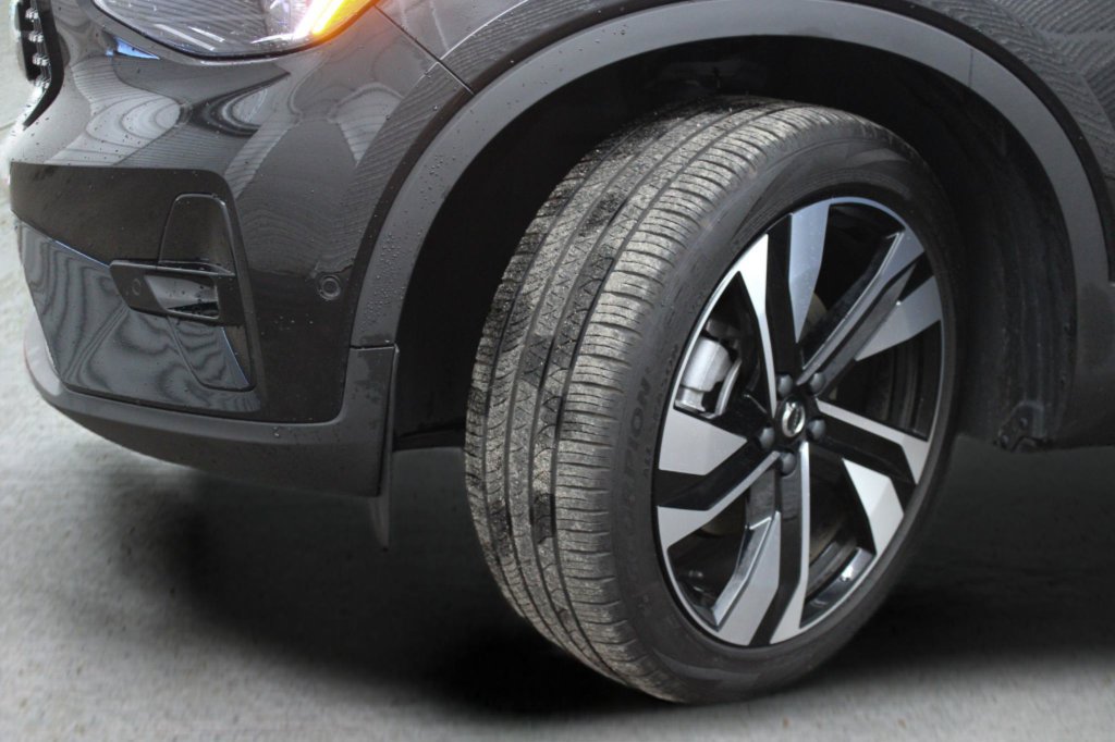 Used 2025 Volvo XC40 B5 Ultra AWD/4WD image 49