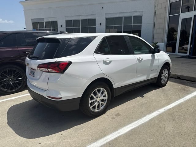 Used 2023 Chevrolet Equinox LS w/ LS Convenience Package FWD image 3