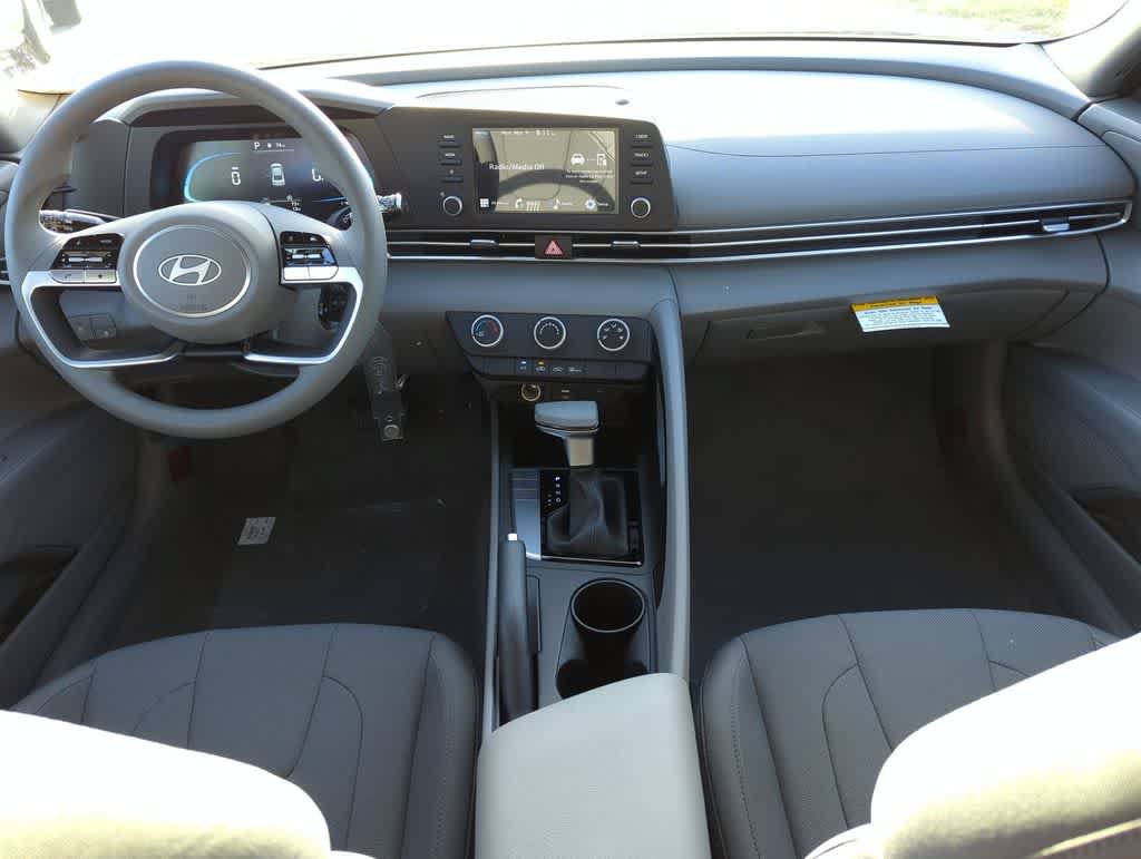 New 2026 Hyundai Elantra SE FWD image 18